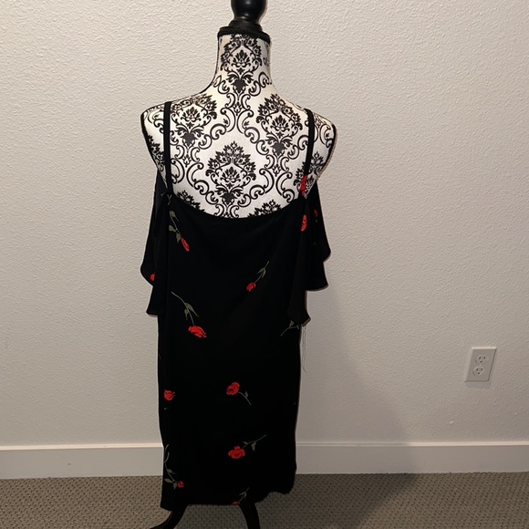 Black Sleeveless Dress with Embellished Front Design - Picture 2 of 6